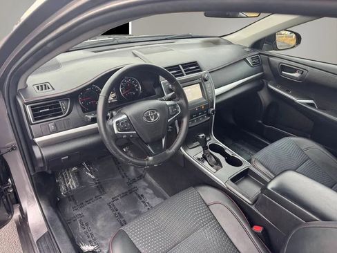 Used 2015 Toyota Camry SE image 12