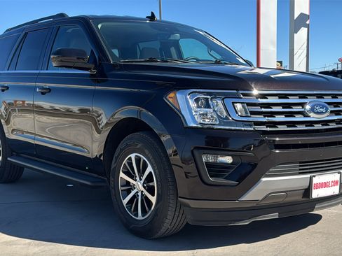 Used 2021 Ford Expedition XLT image 3