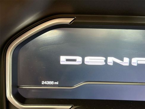 Used 2023 GMC Sierra 1500 Denali w/ Denali Reserve Package AWD/4WD image 3