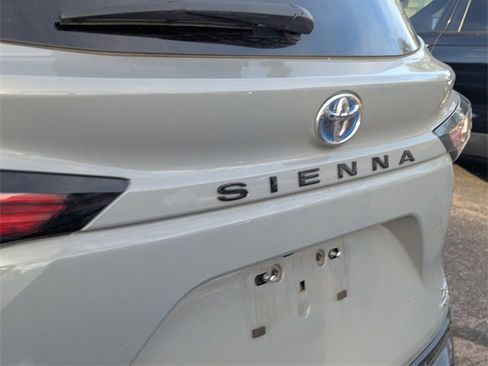 Used 2023 Toyota Sienna XSE image 10