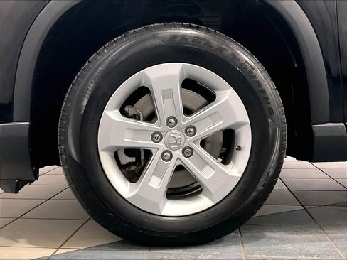 Used 2023 Honda Pilot LX image 7