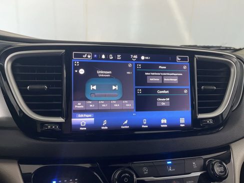 Used 2022 Chrysler Pacifica Touring-L image 64