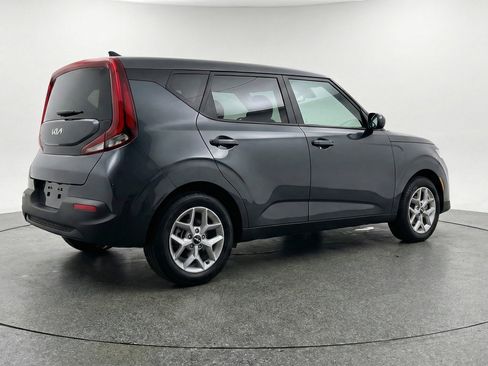Used 2025 Kia Soul LX w/ LX Technology Package FWD image 9