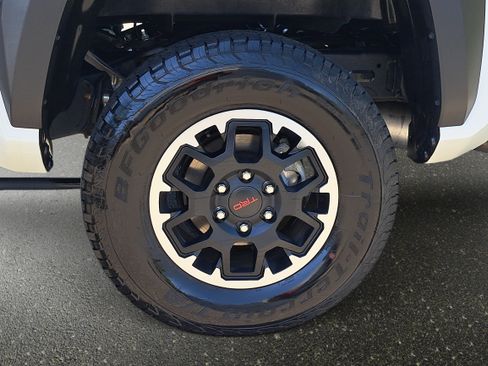 Used 2025 Toyota Tacoma TRD Off-Road image 30
