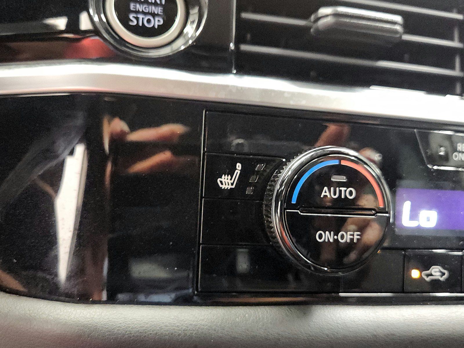 Used 2024 Nissan Pathfinder SL FWD image 40