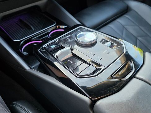 Used 2025 BMW i5 xDrive40 image 32