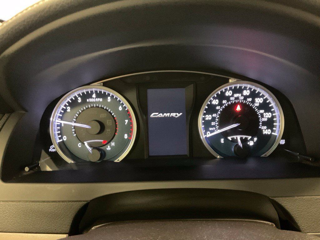 Used 2016 Toyota Camry LE FWD image 14