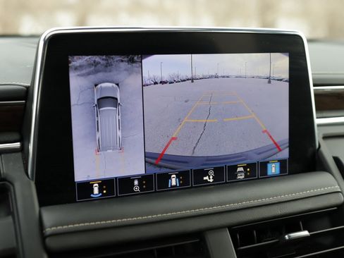 Used 2021 Chevrolet Tahoe Premier w/ Premium Package image 18