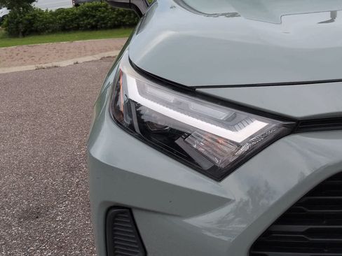 Used 2022 Toyota RAV4 XLE w/ Convenience Package AWD/4WD image 10