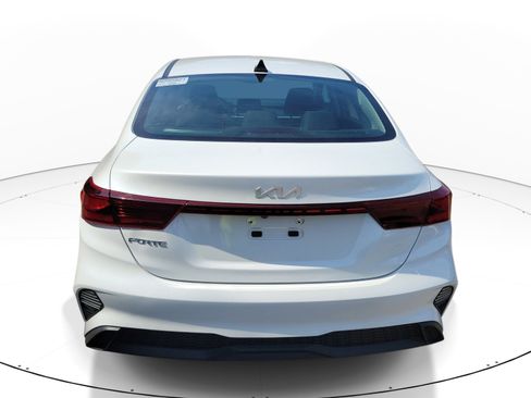Used 2022 Kia Forte LXS w/ LXS Technology Package FWD image 5