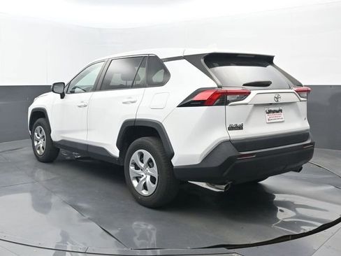 Used 2022 Toyota RAV4 LE image 3