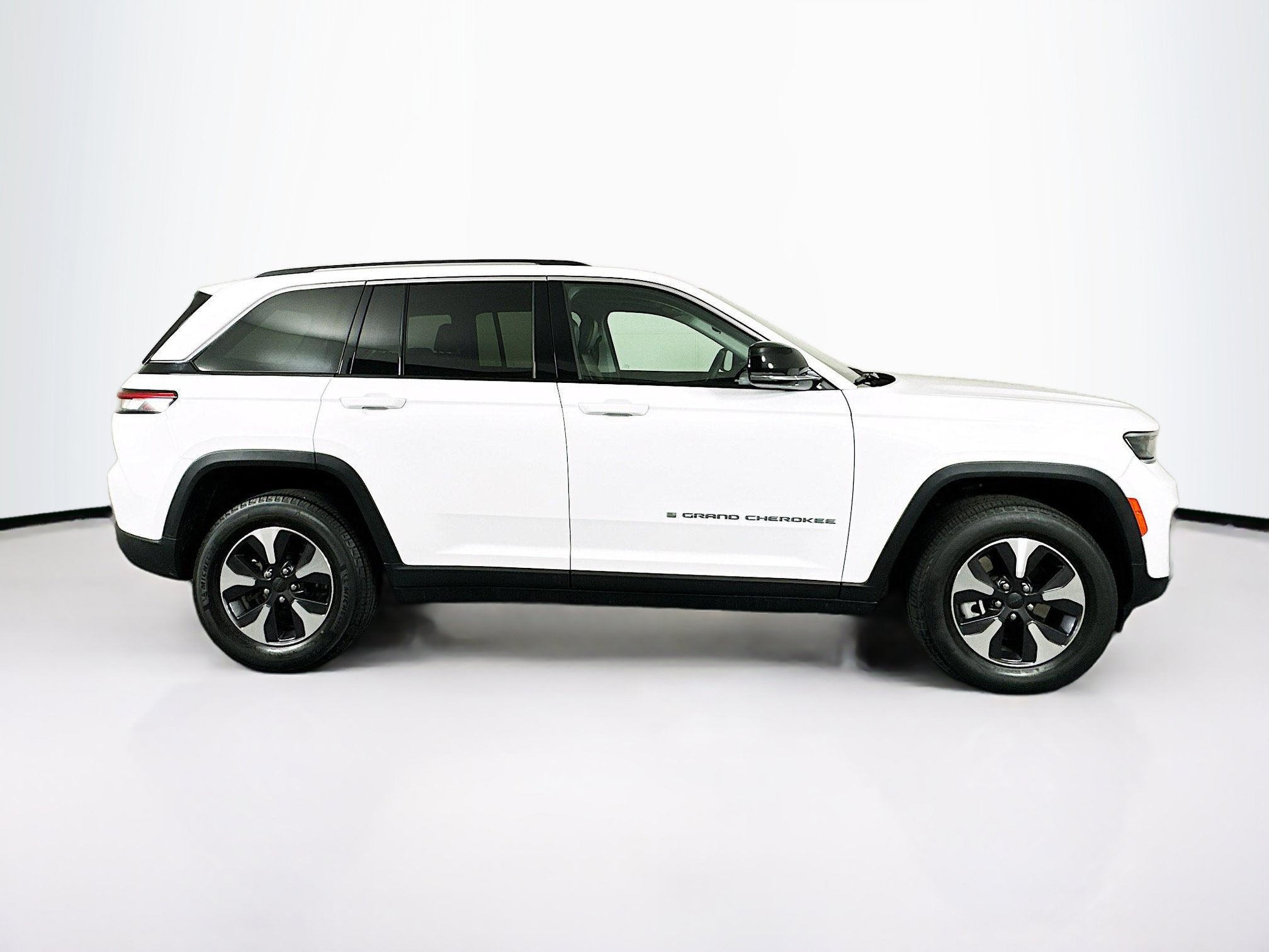Used 2023 Jeep Grand Cherokee 4WD 4xe image 10