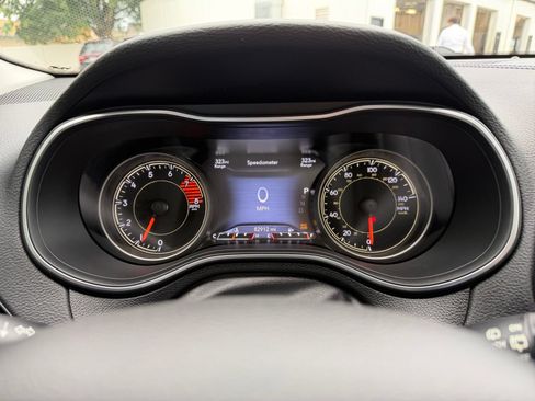 Used 2022 Jeep Cherokee Limited AWD/4WD image 16