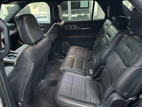 Certified 2025 Ford Explorer ST-Line image 23