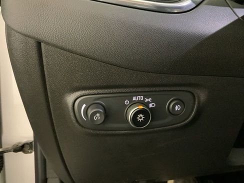 Used 2021 Chevrolet Equinox LT FWD image 22