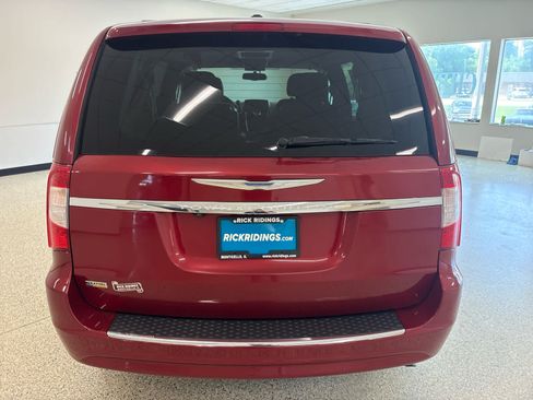 Used 2012 Chrysler Town & Country Touring w/ Entertainment Group #1 FWD image 6