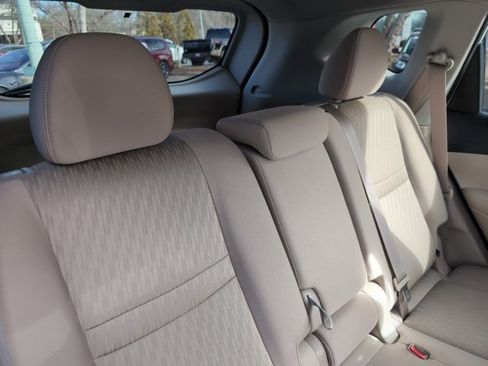 Used 2017 Nissan Rogue SV w/ SV Premium Package image 22