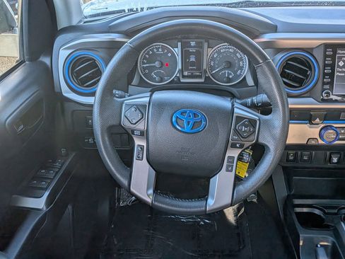 Used 2022 Toyota Tacoma SR5 w/ Technology Package image 20
