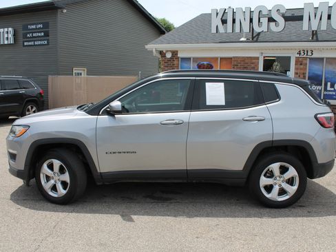 Used 2018 Jeep Compass Latitude w/ Popular Equipment Group AWD/4WD image 2