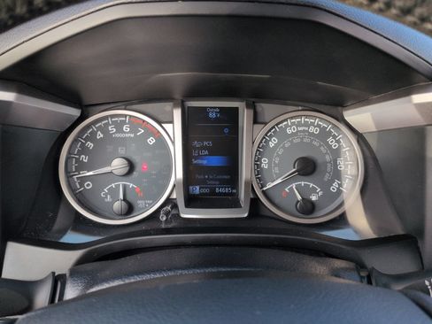 Used 2020 Toyota Tacoma SR5 RWD image 26