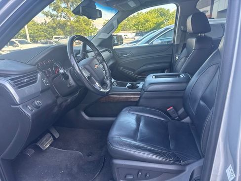 Used 2018 Chevrolet Suburban LT RWD image 7