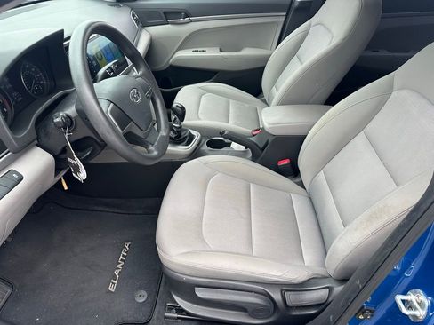 Used 2017 Hyundai Elantra SE image 21
