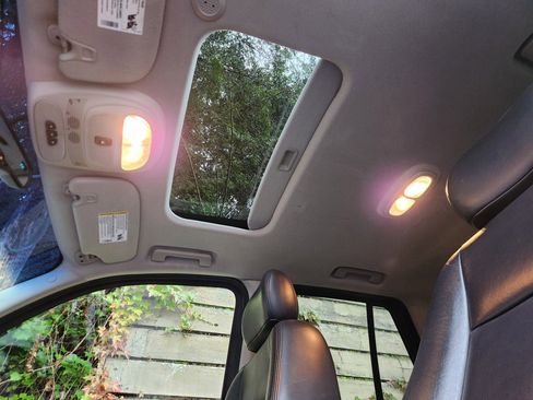 Used 2009 GMC Envoy Denali w/ Sun And 6-Disc Cd Package image 9