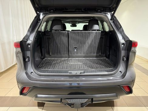 Certified 2025 Toyota Highlander XLE AWD/4WD image 9