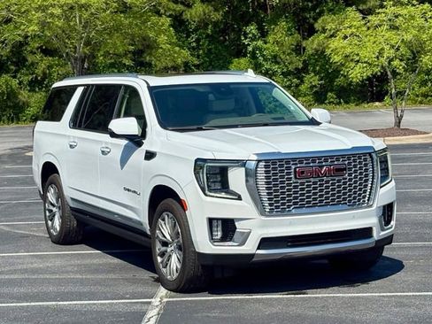 Used 2023 GMC Yukon XL Denali AWD/4WD image 11