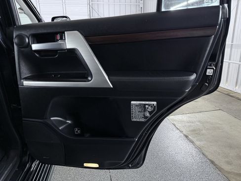 Used 2016 Toyota Land Cruiser image 27