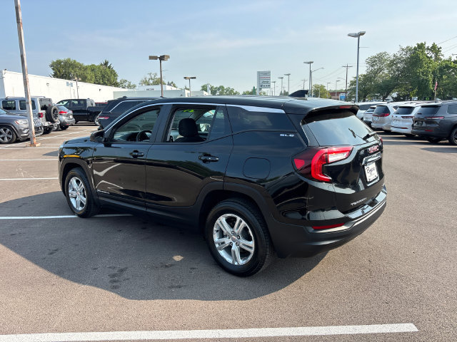 Used 2024 GMC Terrain SLE AWD/4WD image 4
