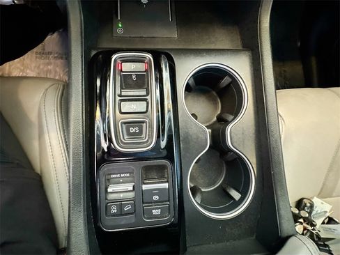 Used 2025 Honda Pilot Touring image 17