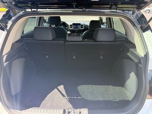 Used 2025 Hyundai Venue Limited FWD image 15