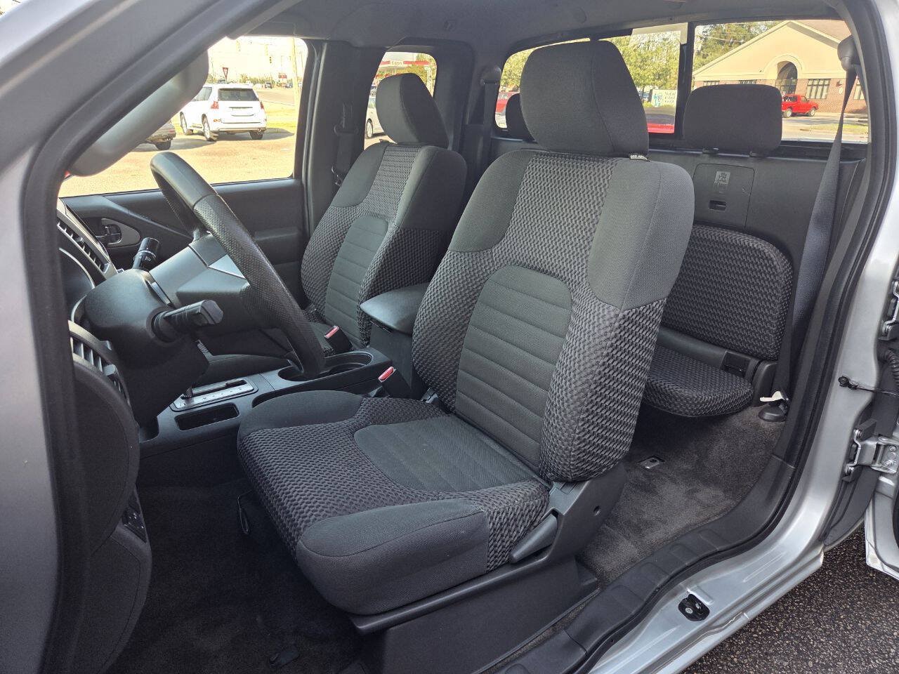 Used 2016 Nissan Frontier SV RWD image 8