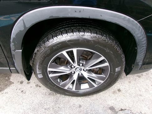 Used 2019 Toyota Highlander Plus AWD/4WD image 7