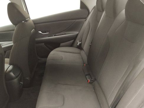 Used 2025 Hyundai Elantra SE FWD image 18