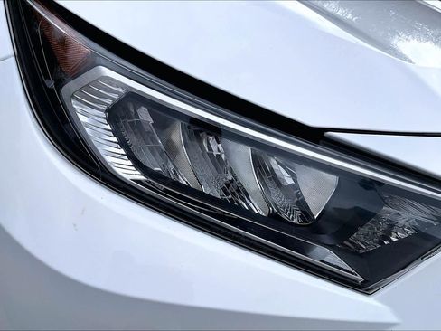 Used 2021 Toyota RAV4 XLE AWD/4WD image 27