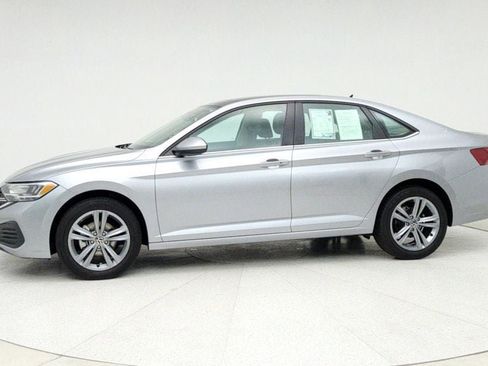 Used 2024 Volkswagen Jetta SE image 8