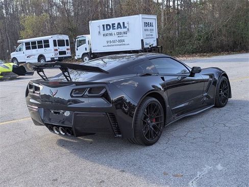 Used 2015 Chevrolet Corvette Z06 w/ 3LZ Preferred Equipment Group image 2