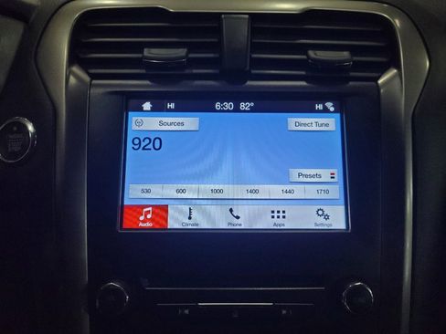 Used 2018 Ford Fusion SE w/ Fusion SE Technology Package FWD image 25
