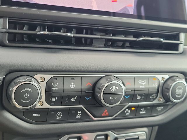Used 2025 Jeep Gladiator Mojave AWD/4WD image 24