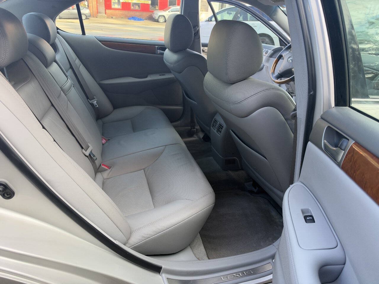 Used 2005 Lexus ES 330 FWD image 15