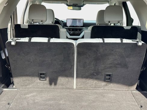 Used 2025 Ford Explorer Platinum w/ Ultimate Package image 13