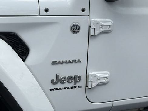 Used 2024 Jeep Wrangler Unlimited Sahara AWD/4WD image 12