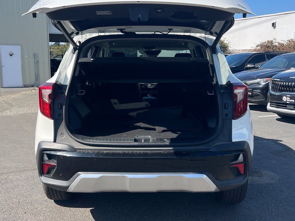 Certified 2025 Kia Seltos EX AWD/4WD image 8
