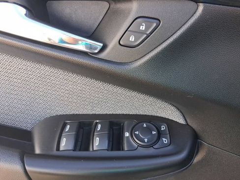 Used 2025 Chevrolet TrailBlazer LT AWD/4WD image 15