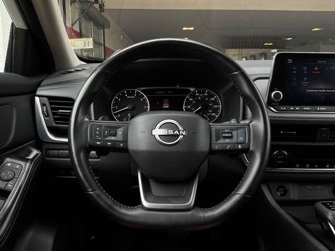 Used 2025 Nissan Rogue SV AWD/4WD image 32