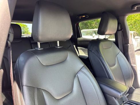 Used 2025 Jeep Compass Limited image 24