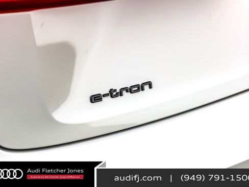 Used 2022 Audi e-tron Chronos image 9