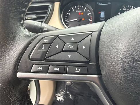 Used 2017 Nissan Rogue SV FWD image 28